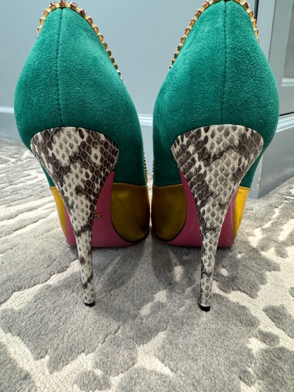Gucci Gold and Teal Mixed-Material Stiletto Pumps. Never worn - Picture 3 of 9